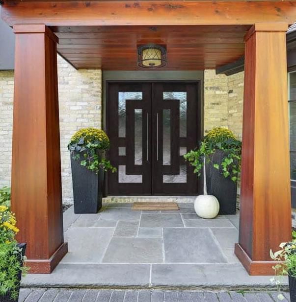 12 個令人驚嘆的實木入口門創意,適合您的家