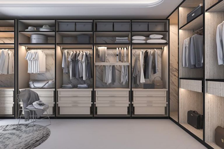 為什么選擇節省空間的定制衣柜？